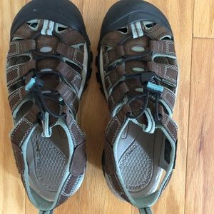 Keen women’s whisper sandal /sneaker